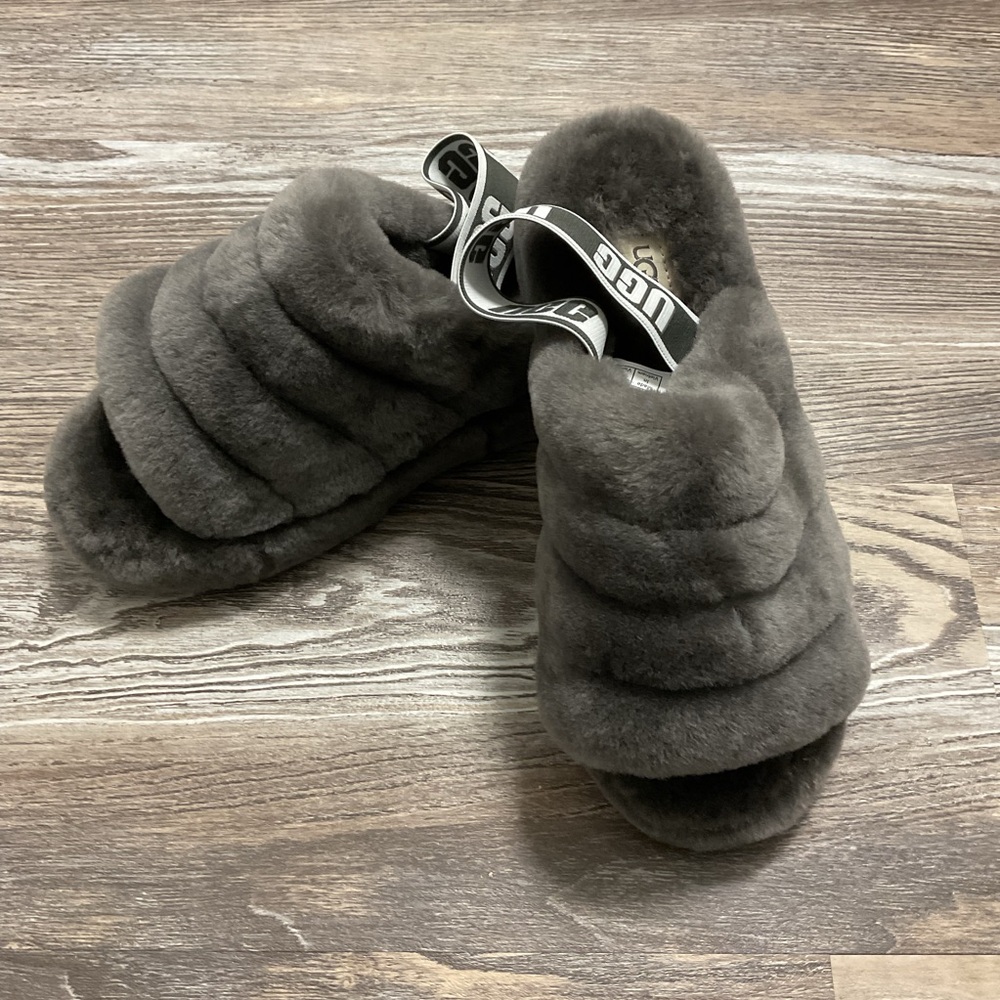 UGG Super Fluff Slipper Sandal Charcoal Gray 7 NWOB